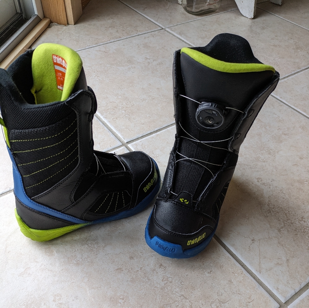 Thirty Two Youth BOA Snowboard Boots size 2 LIKE NEW!